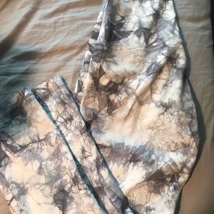 Lululemon tie die cropped length